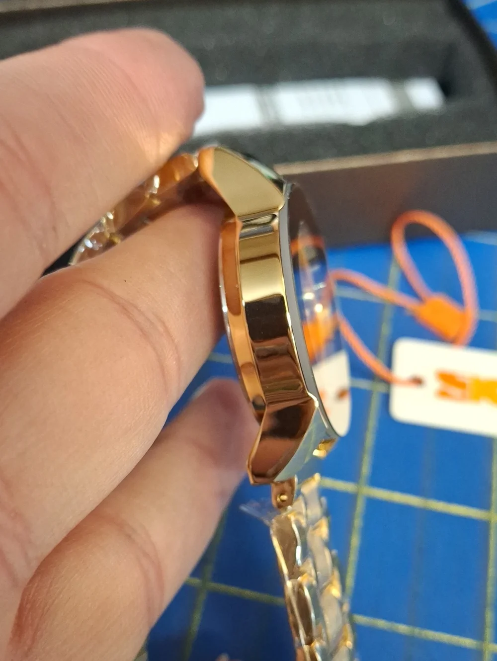 SKMEI Gold Face Gold-Tone 8